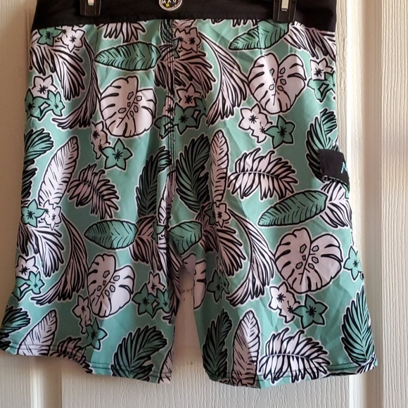 Maui and Son Mint black and swim trunks, no lining - Picture 4 of 6